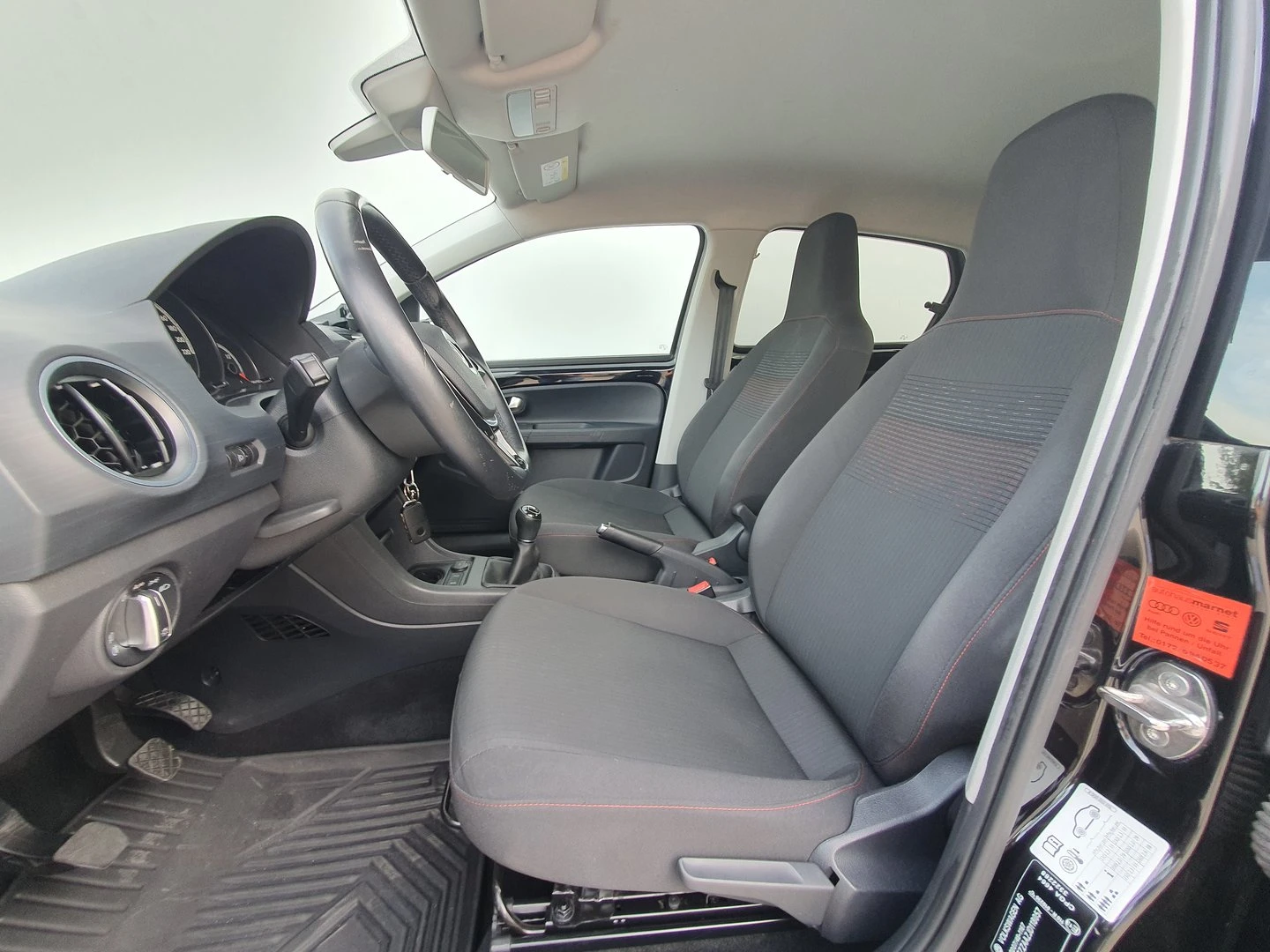 VW Up, снимка 4 - Автомобили и джипове - 56438867
