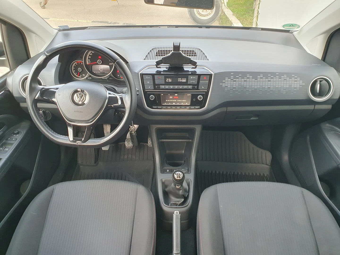 VW Up, снимка 6 - Автомобили и джипове - 56438867