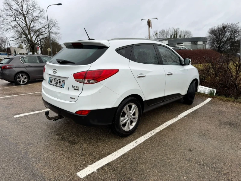 Hyundai IX35 2.0 / 4х4 / автомат, снимка 3 - Автомобили и джипове - 53295702