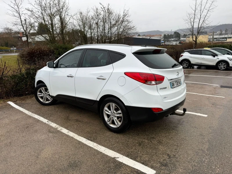 Hyundai IX35 2.0 / 4х4 / автомат, снимка 4 - Автомобили и джипове - 53295702