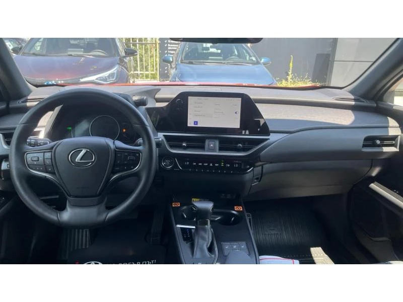 Lexus UX F-Sport - изображение 8