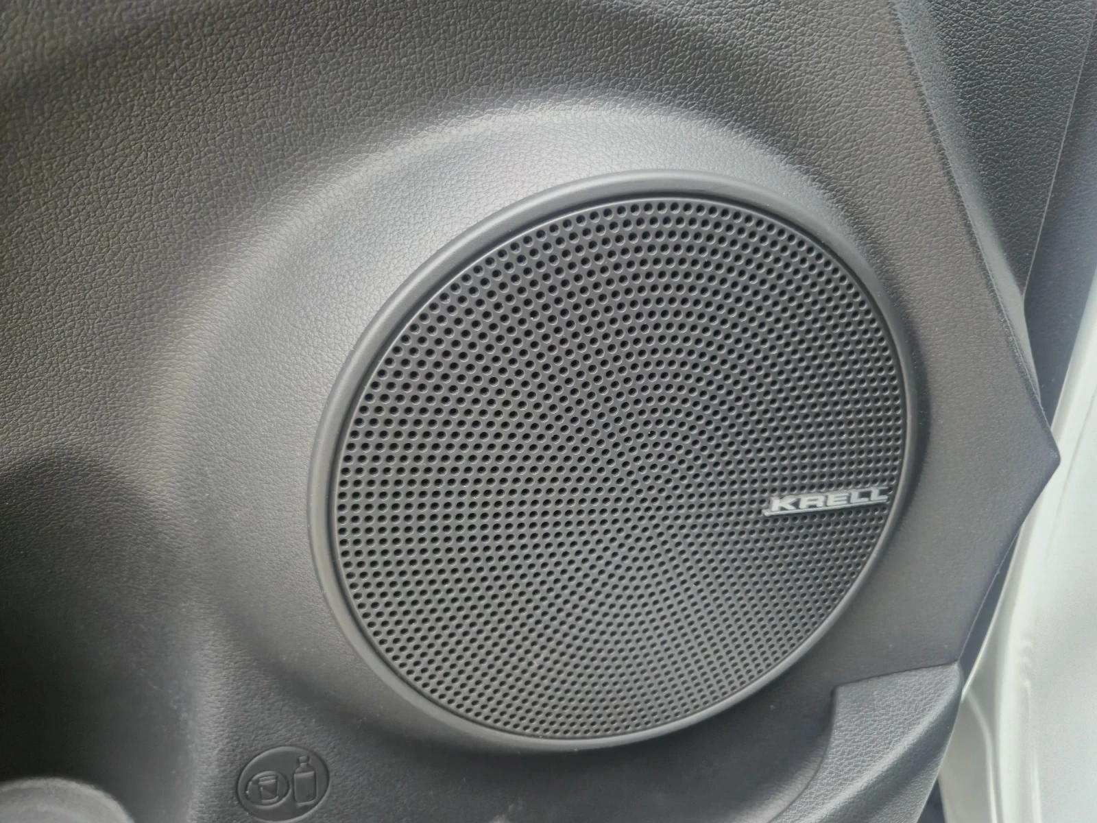 Hyundai Kona 64kw h, ТЕРМОПОМПА, 100% Soh, снимка 13 - Автомобили и джипове - 53891394