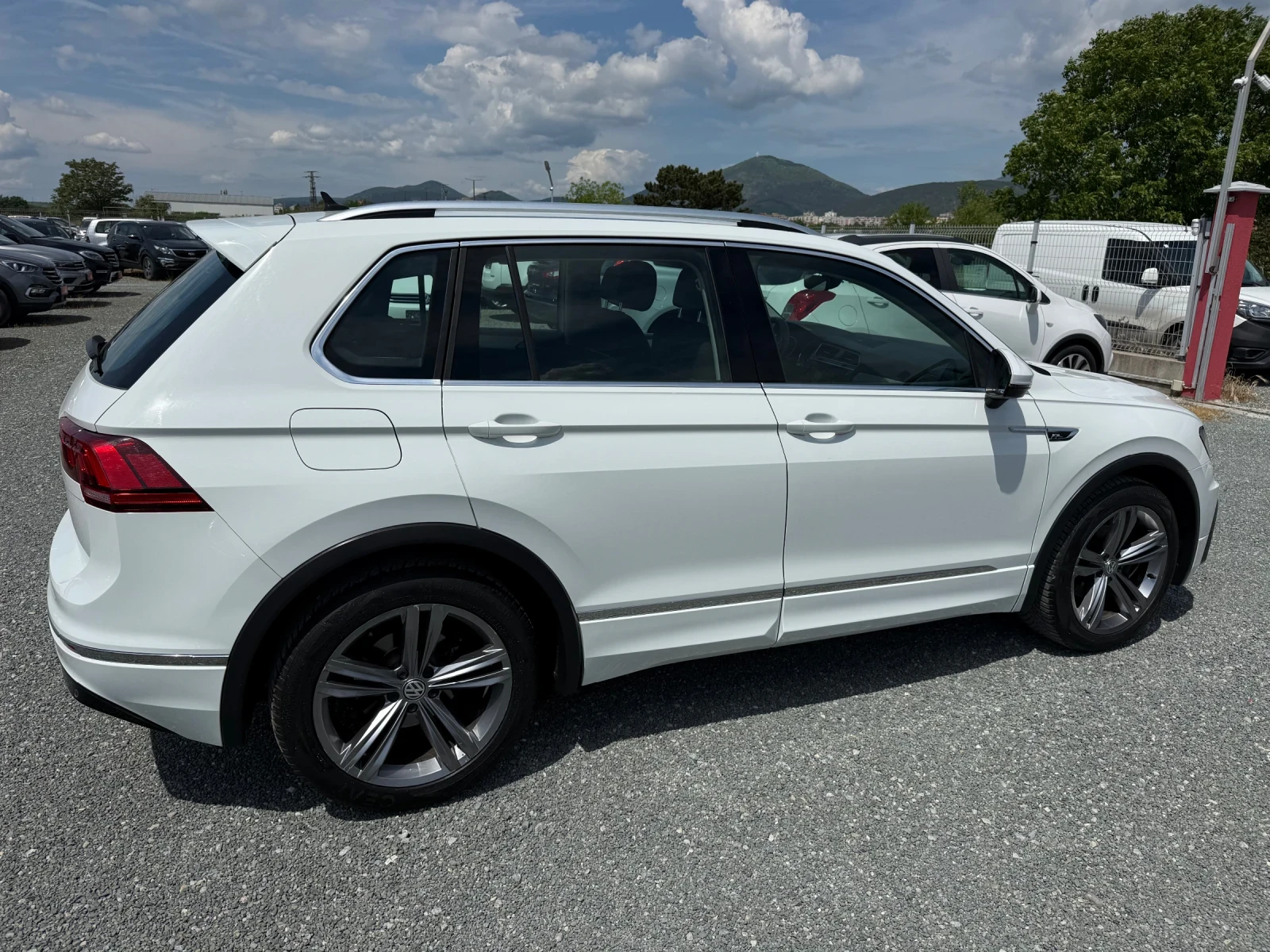 VW Tiguan (KATO НОВА)^(R-Line), снимка 5 - Автомобили и джипове - 54566028