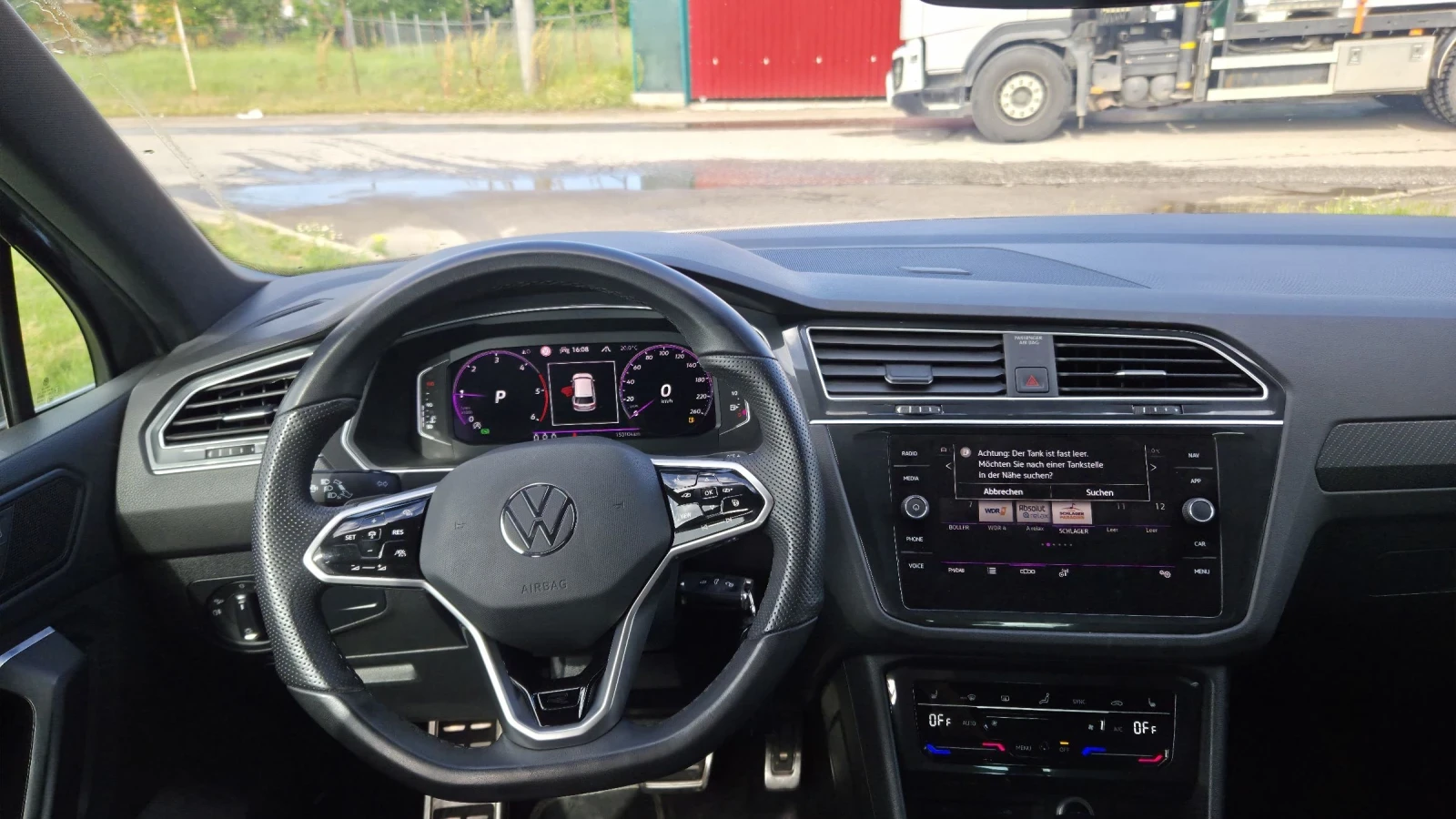 VW Tiguan R line+ 4 motion(4x4)+ Matrix LED+ 20 цола+ 200кон, снимка 15 - Автомобили и джипове - 54568710
