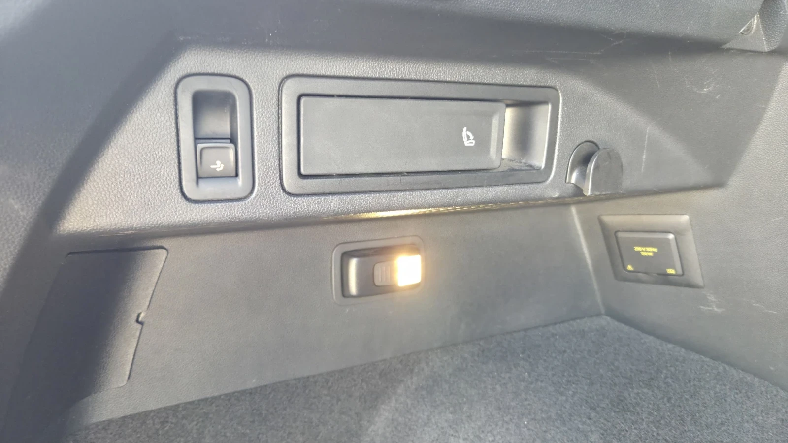 VW Tiguan R line+ 4 motion(4x4)+ Matrix LED+ 20 цола+ 200кон, снимка 13 - Автомобили и джипове - 54568710