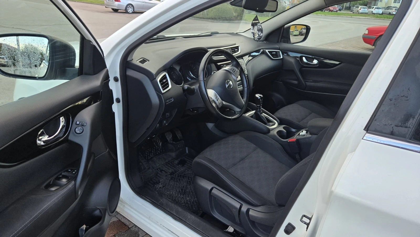 Nissan Qashqai 1.6 бензин, снимка 8 - Автомобили и джипове - 54810341