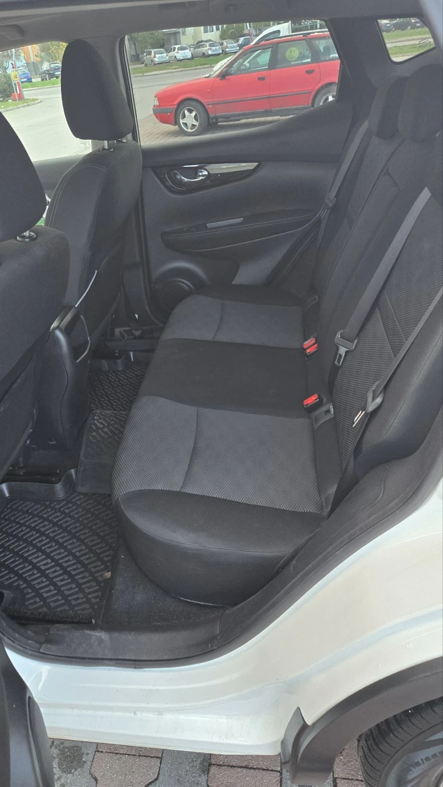Nissan Qashqai 1.6 бензин, снимка 10 - Автомобили и джипове - 54810341