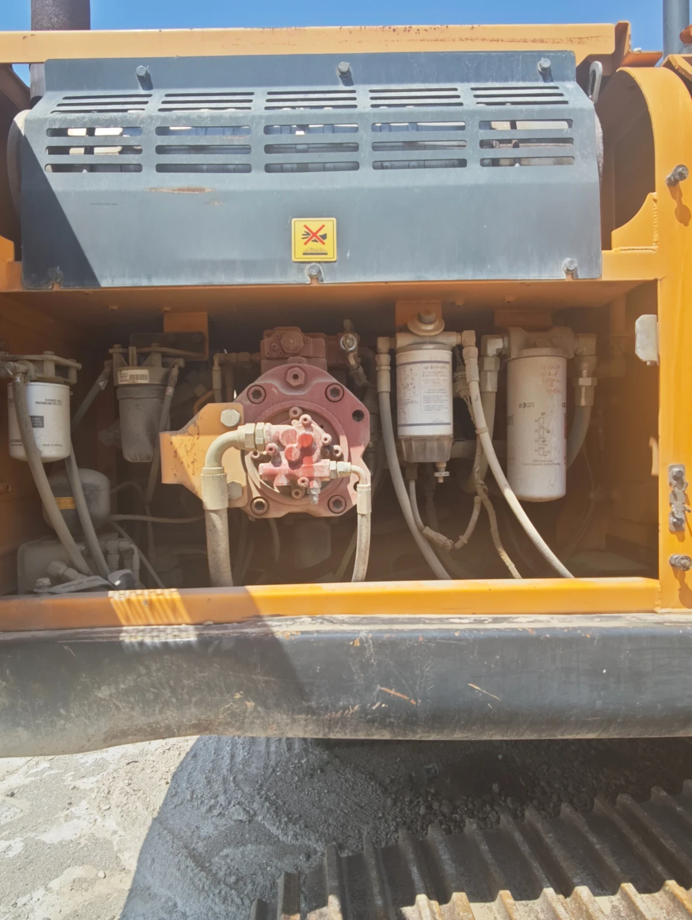 Багер Hyundai HX 380L, снимка 13 - Индустриална техника - 55579405