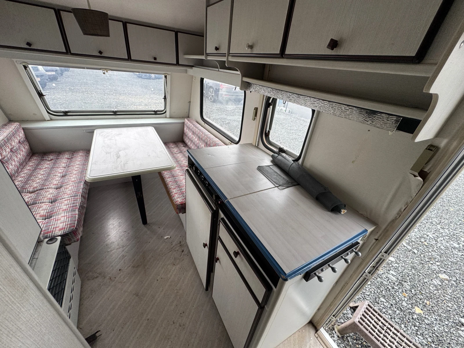 Каравана Knaus 1, снимка 8 - Каравани и кемпери - 53926610