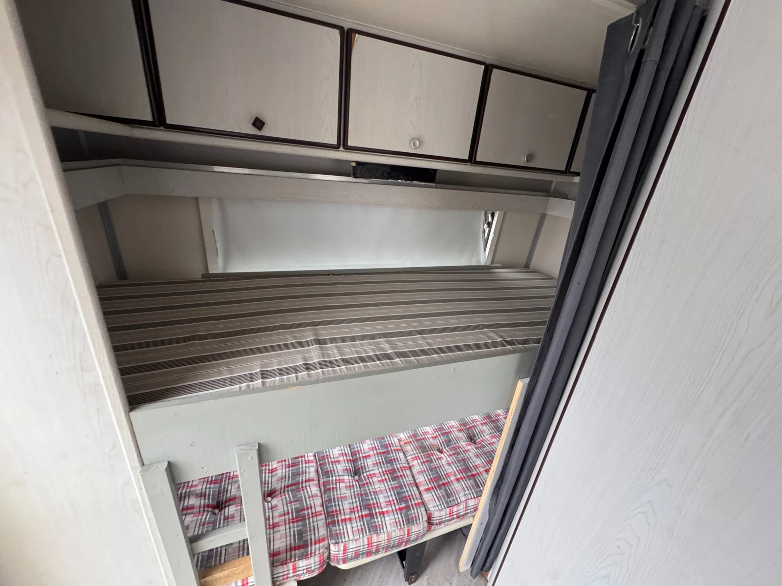 Каравана Knaus 1, снимка 9 - Каравани и кемпери - 53926610