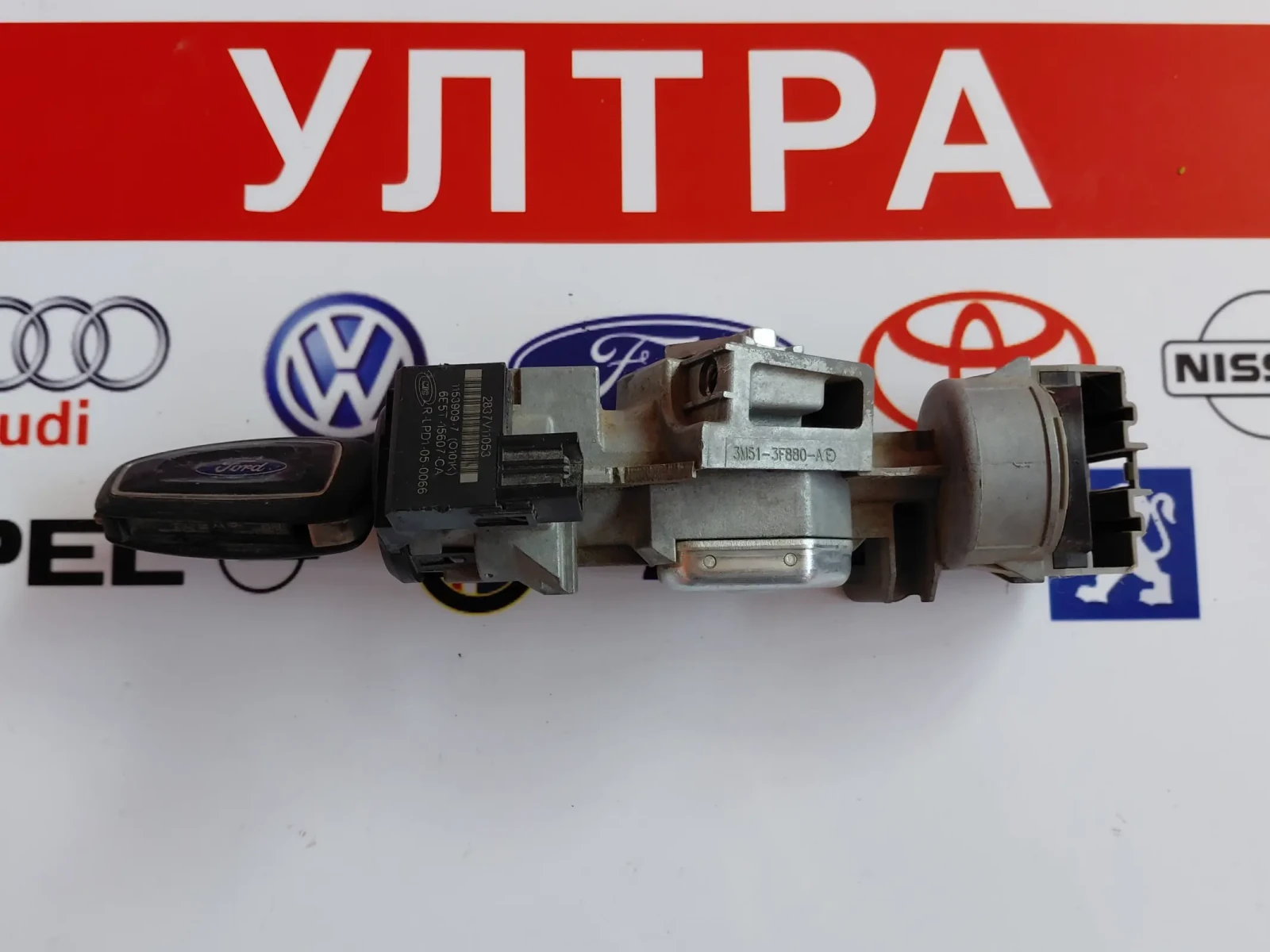 3M51-3F880-AE Контактен ключ Ford Focus, C-Max,S-Max, Escape, Transit Connect (2011-2019 )6E5T-15607