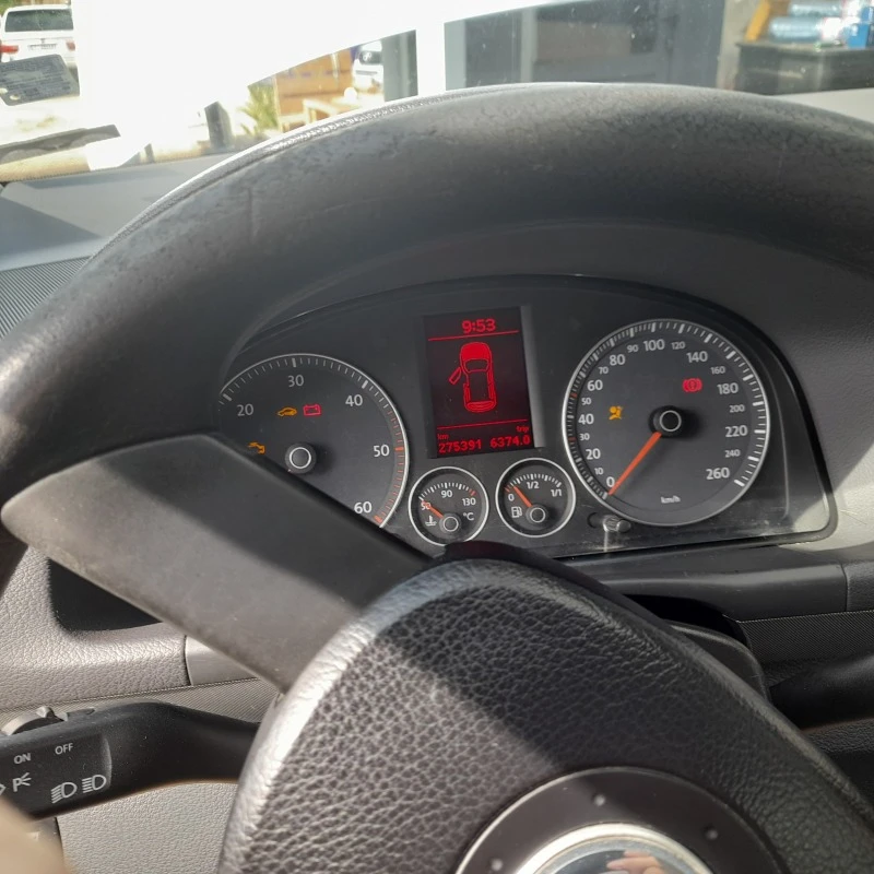 VW Touran, снимка 7 - Автомобили и джипове - 47225079