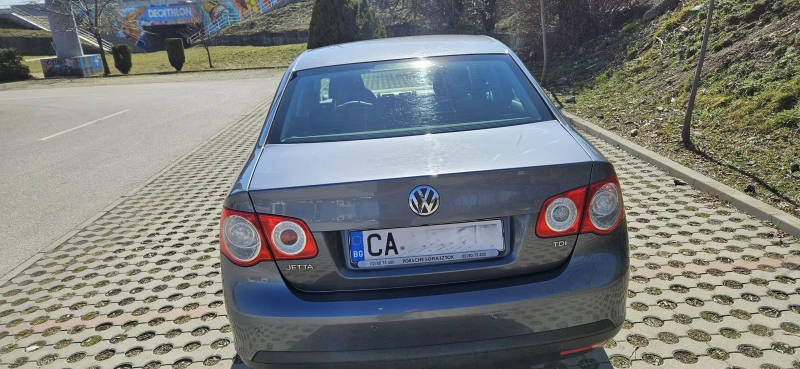 VW Jetta Trendline TDI, снимка 3 - Автомобили и джипове - 49378845