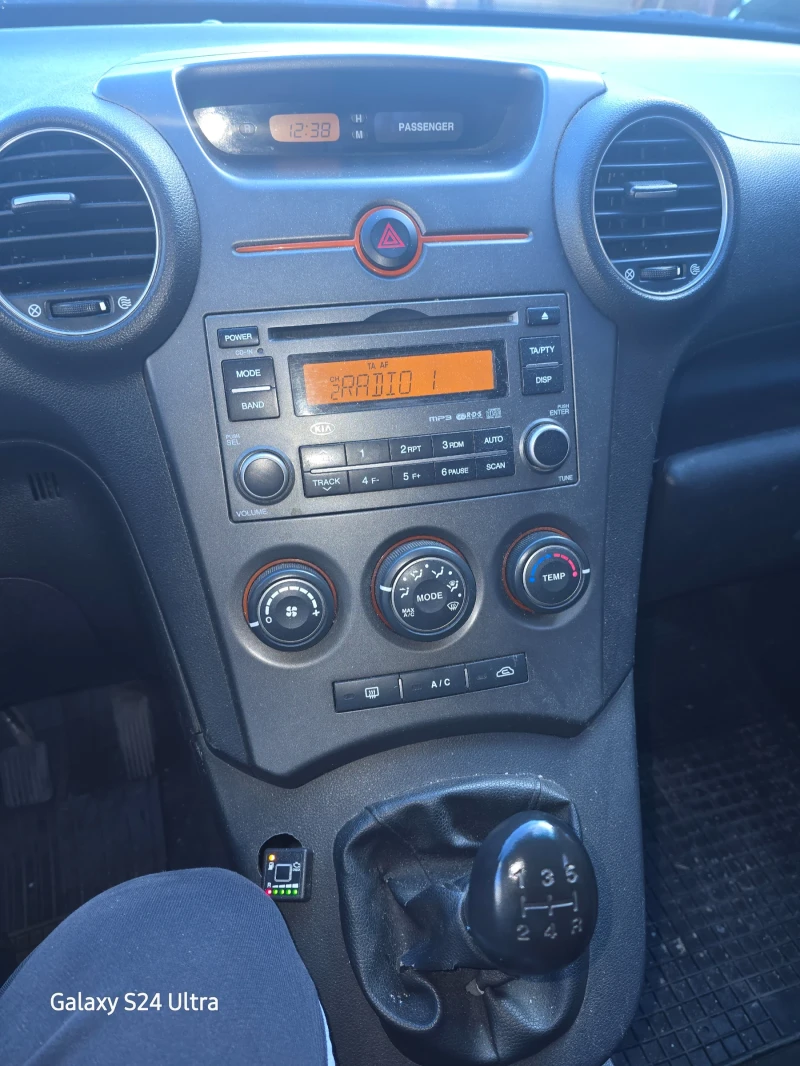 Kia Carens, снимка 5 - Автомобили и джипове - 52474432