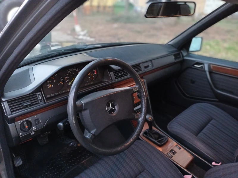 Mercedes-Benz E 200, снимка 5 - Автомобили и джипове - 52423037