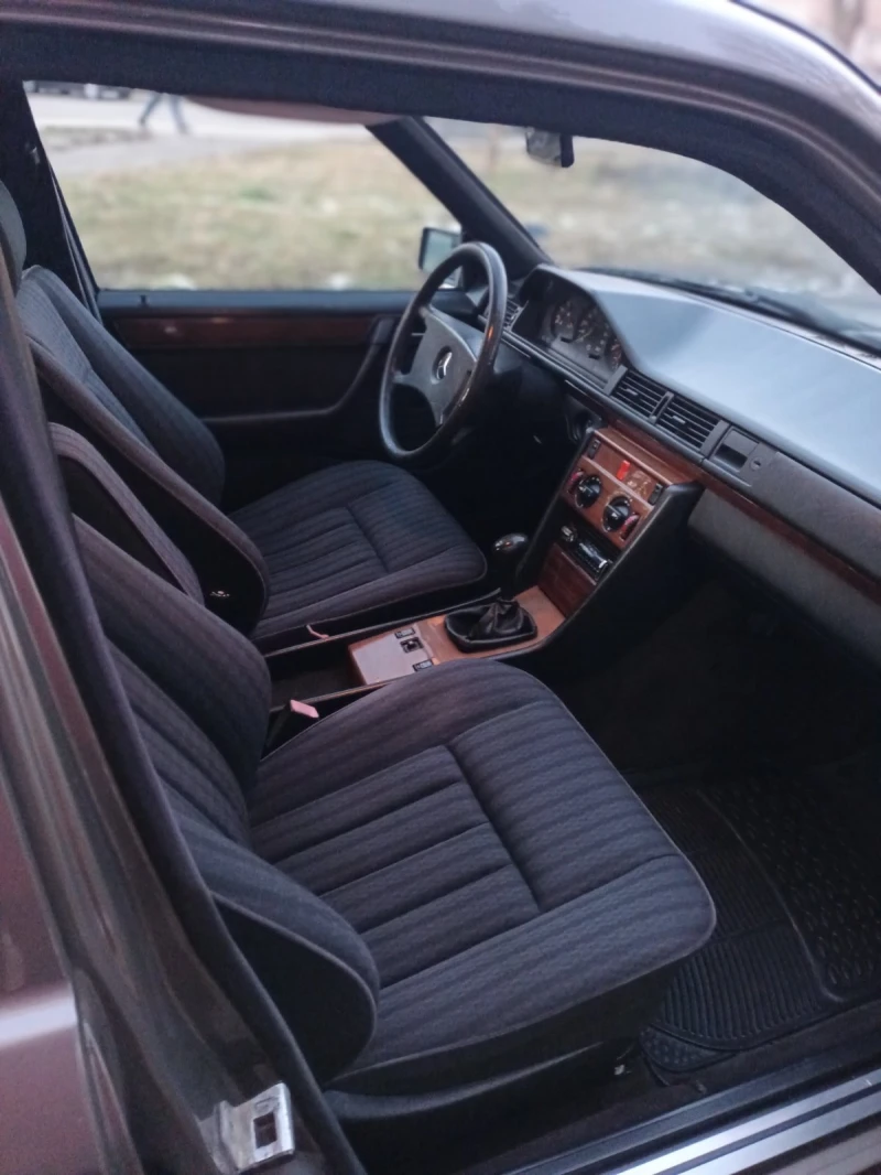 Mercedes-Benz E 200, снимка 6 - Автомобили и джипове - 52423037