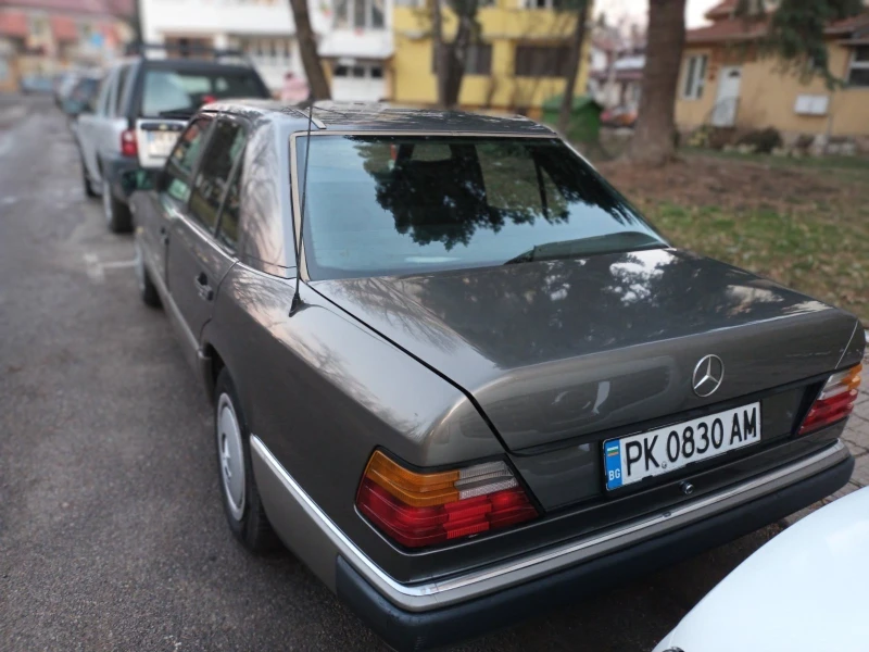 Mercedes-Benz E 200, снимка 3 - Автомобили и джипове - 52423037