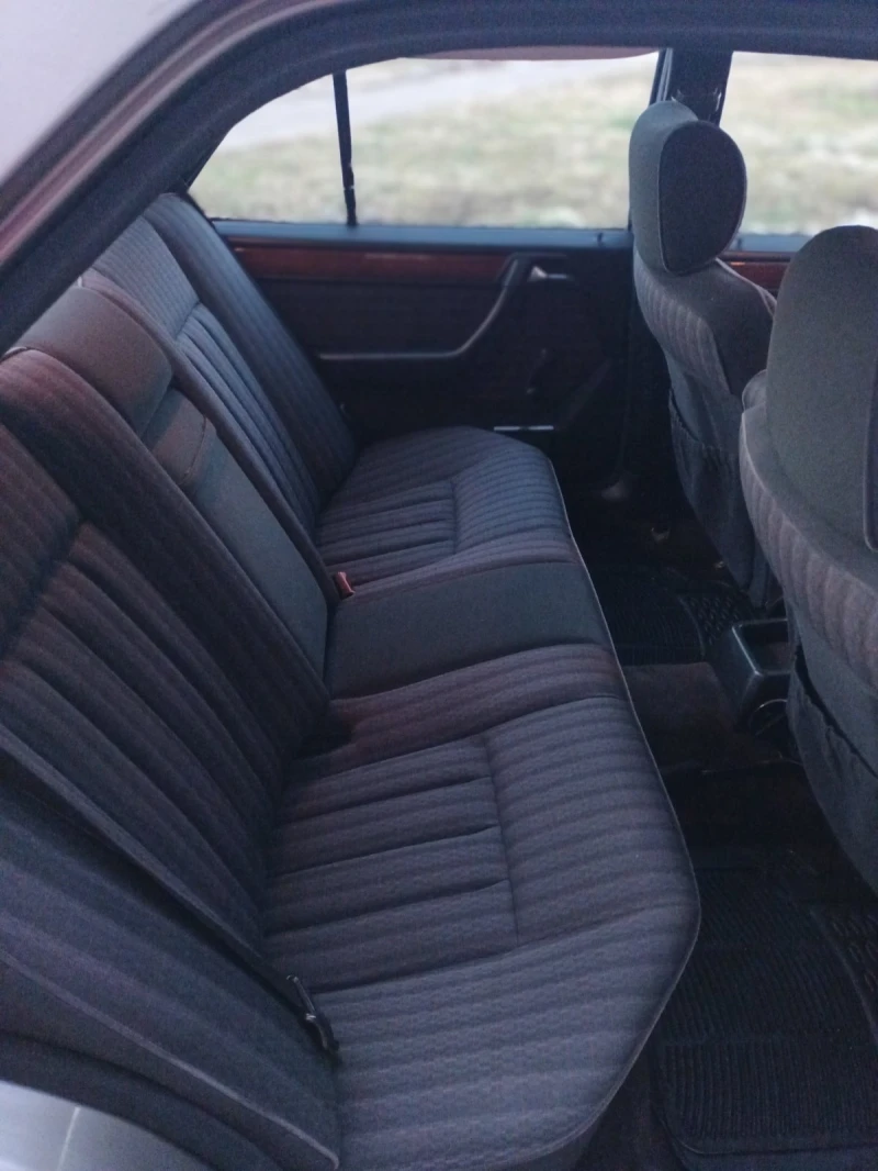 Mercedes-Benz E 200, снимка 7 - Автомобили и джипове - 52423037