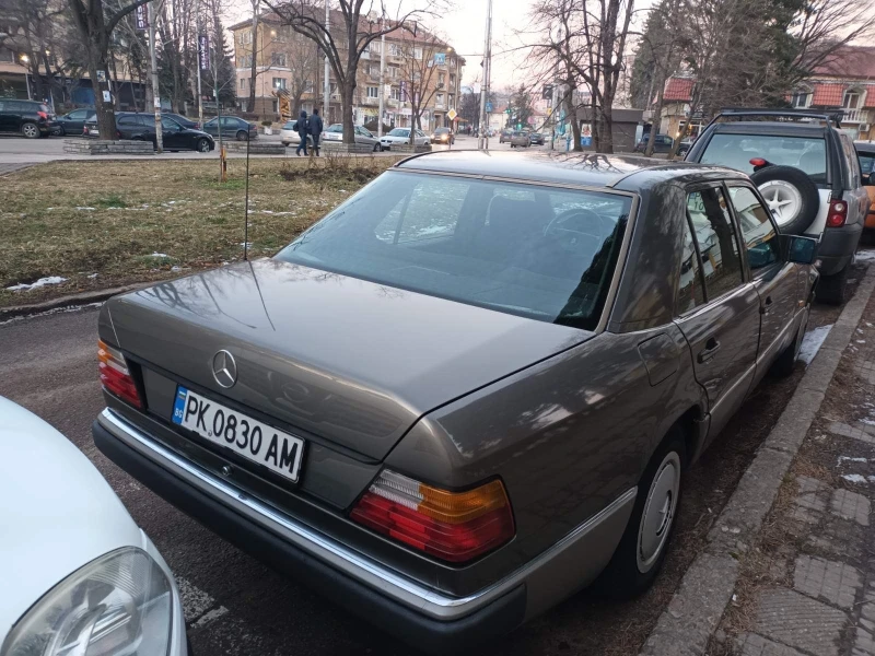 Mercedes-Benz E 200, снимка 4 - Автомобили и джипове - 52423037