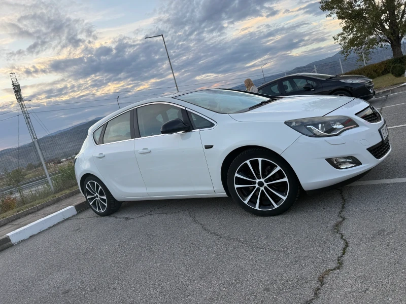 Opel Astra 1.6 турбо, снимка 3 - Автомобили и джипове - 52282228