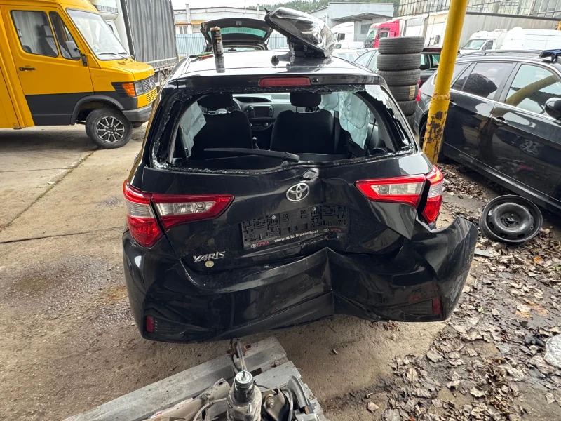 Toyota Yaris 1.0 benzin 50000km, снимка 7 - Автомобили и джипове - 52710960