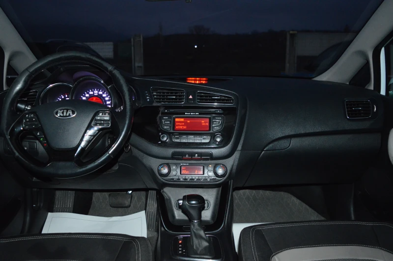 Kia Ceed 1.6CRDI-AVTOMAT, снимка 14 - Автомобили и джипове - 52711196