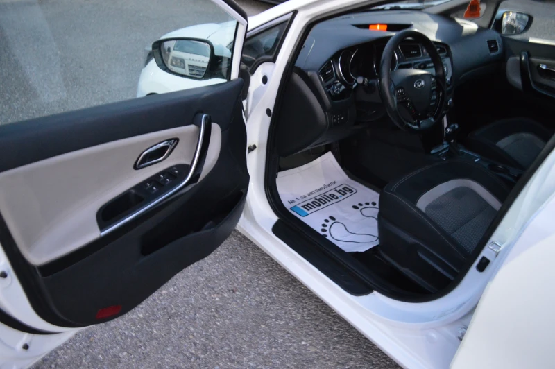 Kia Ceed 1.6CRDI-AVTOMAT, снимка 9 - Автомобили и джипове - 52711196