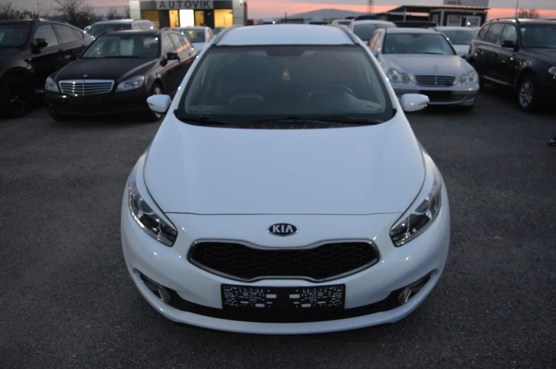 Kia Ceed 1.6CRDI-AVTOMAT, снимка 2 - Автомобили и джипове - 52711196