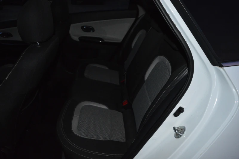Kia Ceed 1.6CRDI-AVTOMAT, снимка 11 - Автомобили и джипове - 52711196