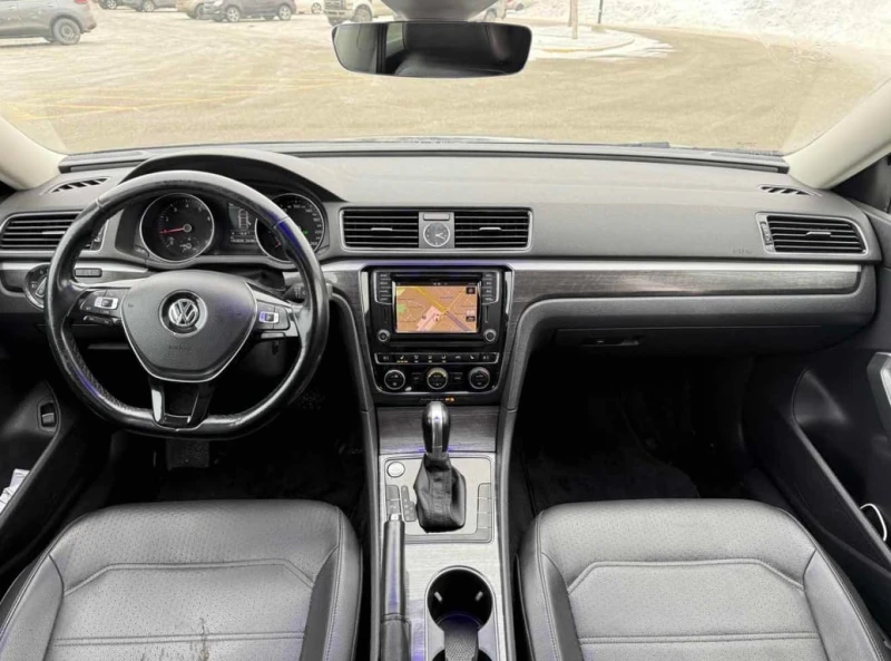 VW Passat 2017 * ПОДГРЕВ * ПАНОРАМА * ОТ ПРЕДСТАВИТЕЛСТВО, снимка 11 - Автомобили и джипове - 53306653