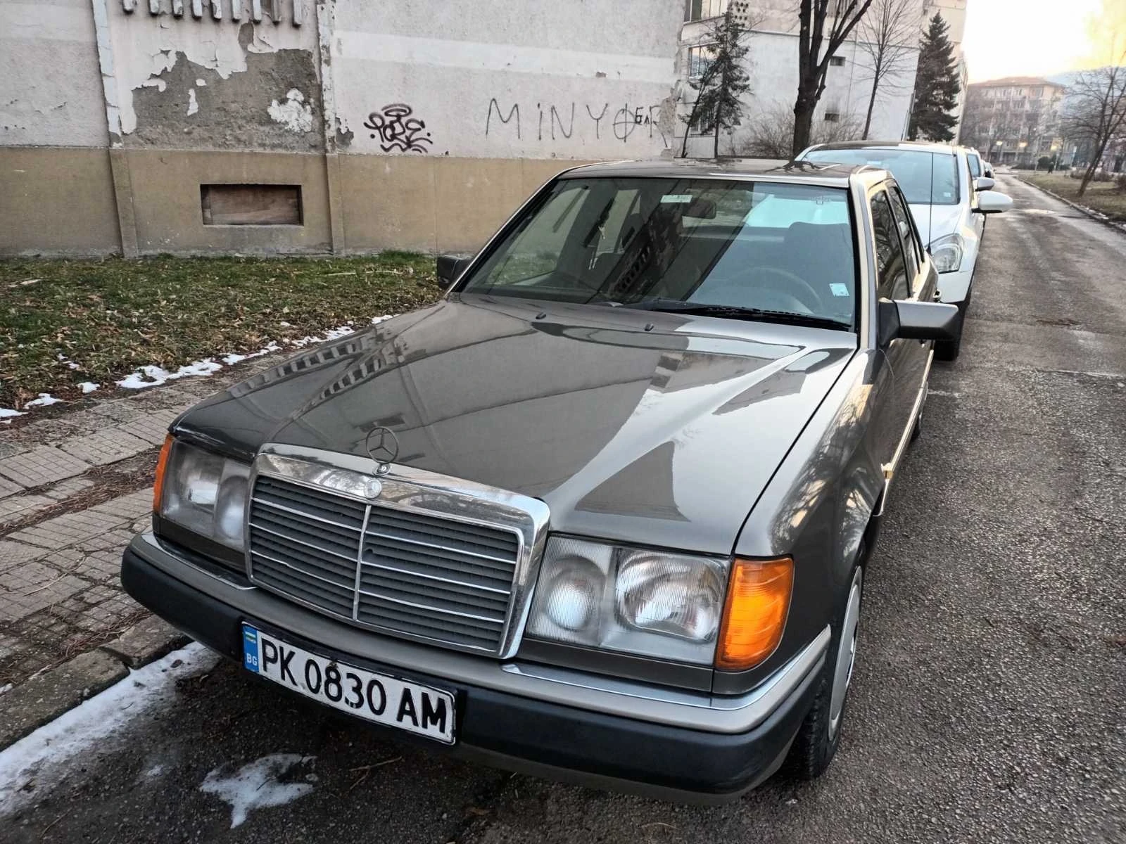 Mercedes-Benz E 200, снимка 1