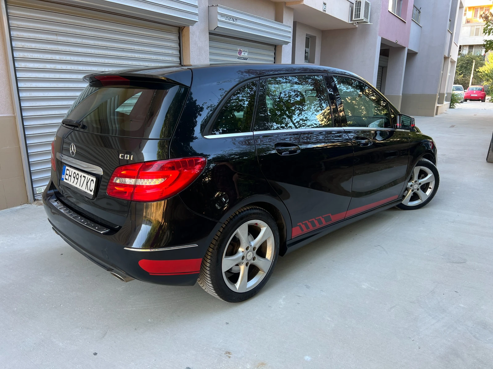 Mercedes-Benz B 180 CDI DCT Red Edition - изображение 4