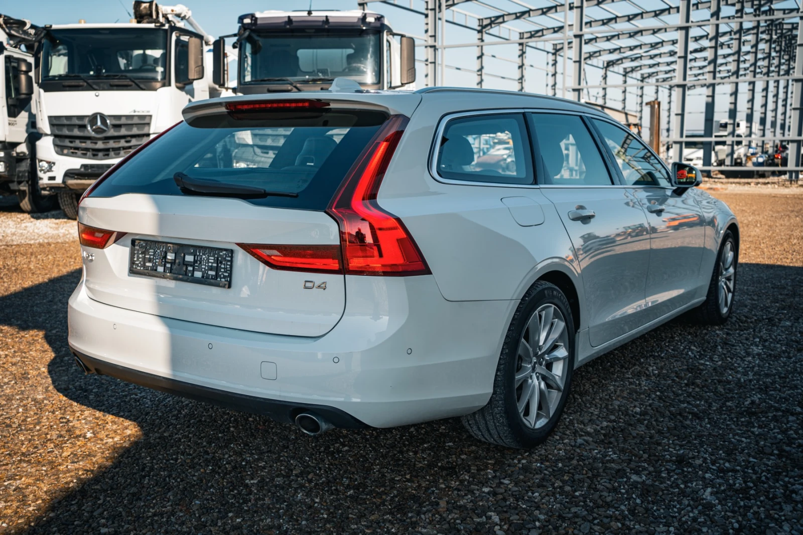 Volvo V90 D4 Momentum 2.0D - изображение 5