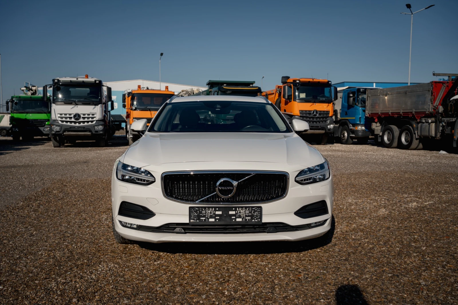 Volvo V90 D4 Momentum 2.0D - изображение 3