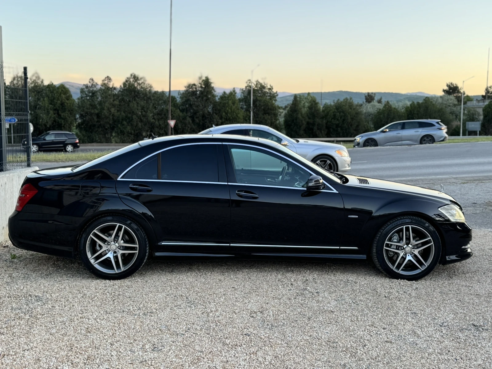 Mercedes-Benz S 350 FACELIFT* AMG* ТОП СЪСТОЯНИЕ* ЛИЗИНГ*  - изображение 4