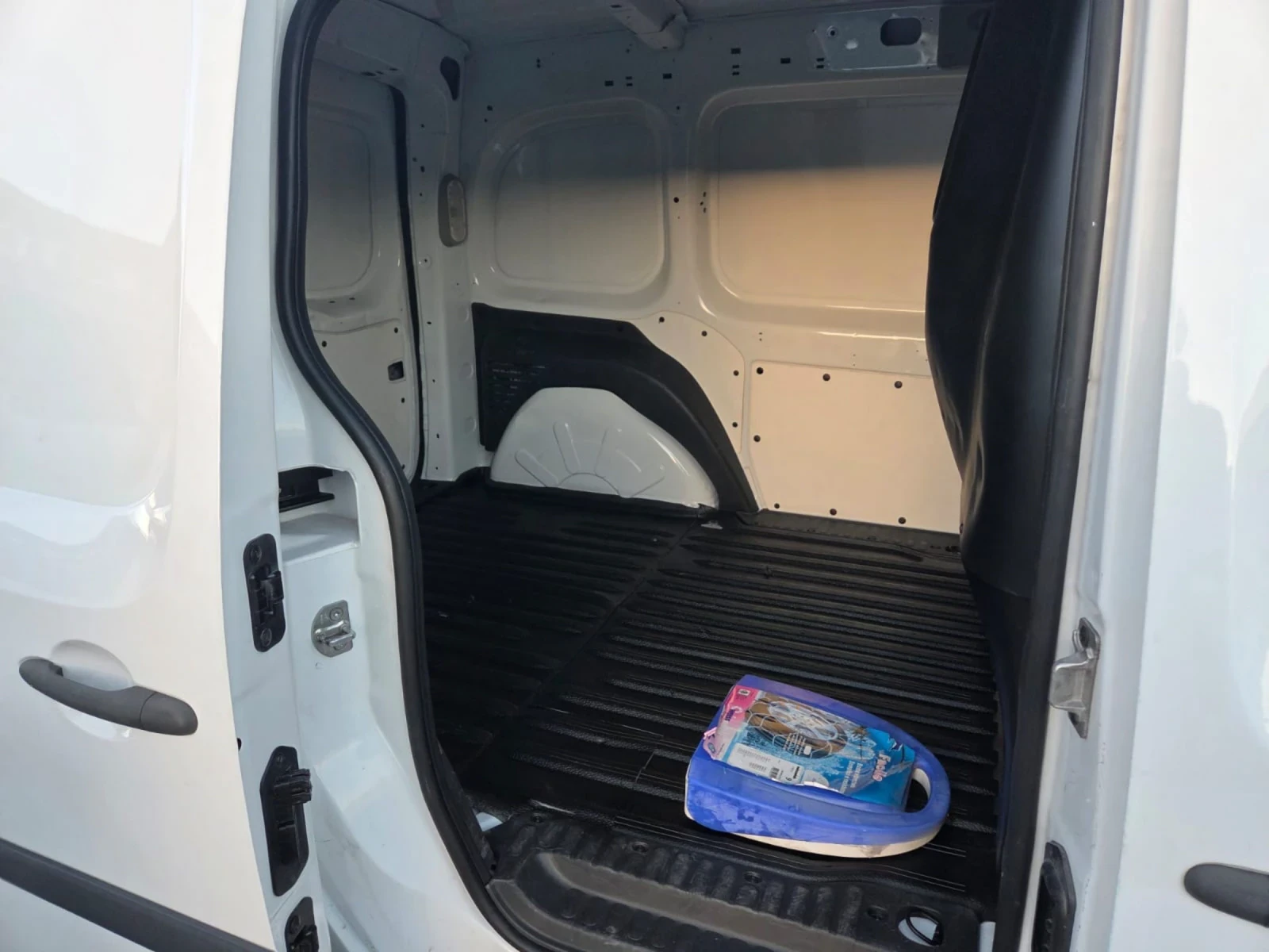 Renault Kangoo 1.5 dci 3 МЕСТА - изображение 8