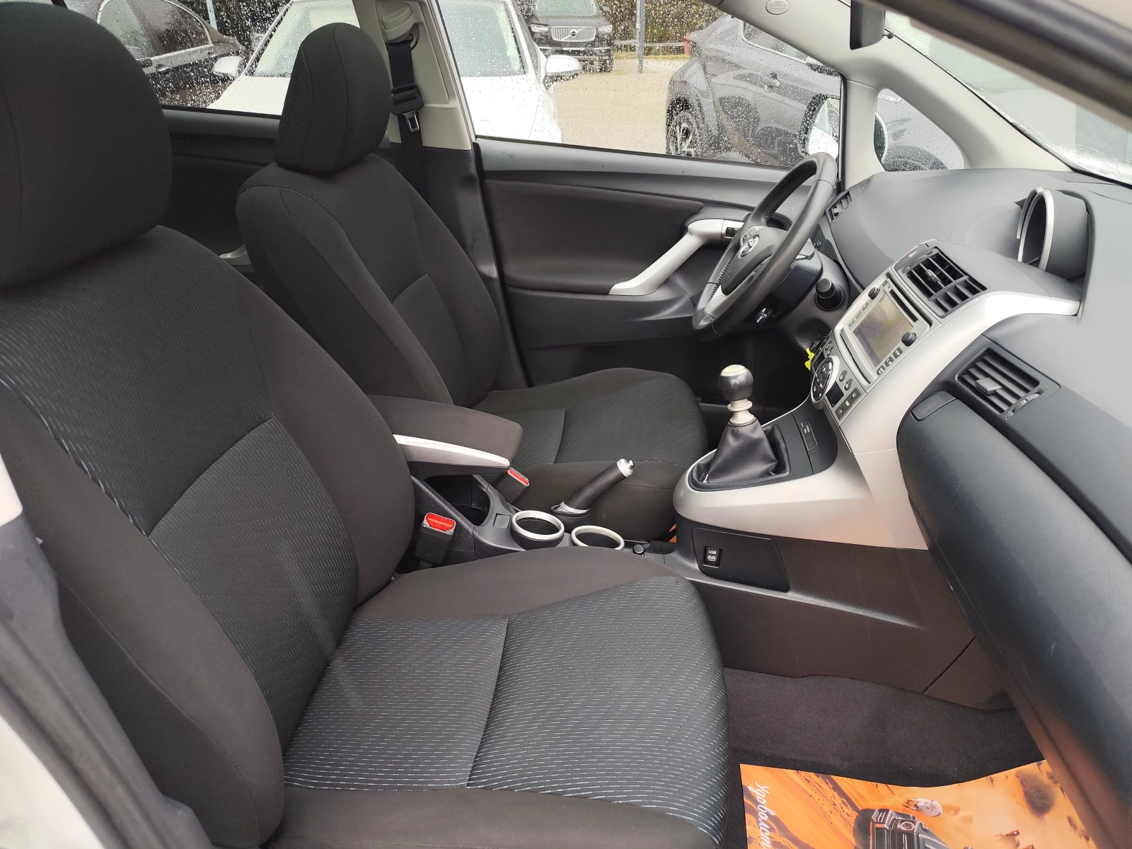 Toyota Verso 2.0D-4D * 7 МЕСТА* EURO5B * * KAMERA* PANORAMA* , снимка 13 - Автомобили и джипове - 54086913