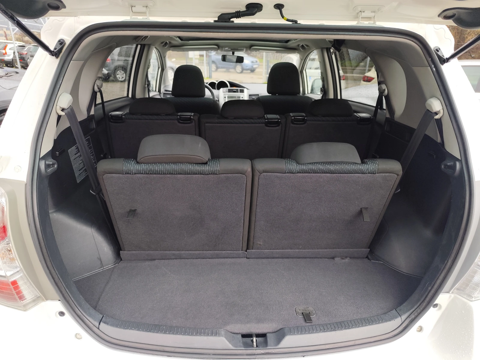 Toyota Verso 2.0D-4D * 7 МЕСТА* EURO5B * * KAMERA* PANORAMA* , снимка 14 - Автомобили и джипове - 54086913