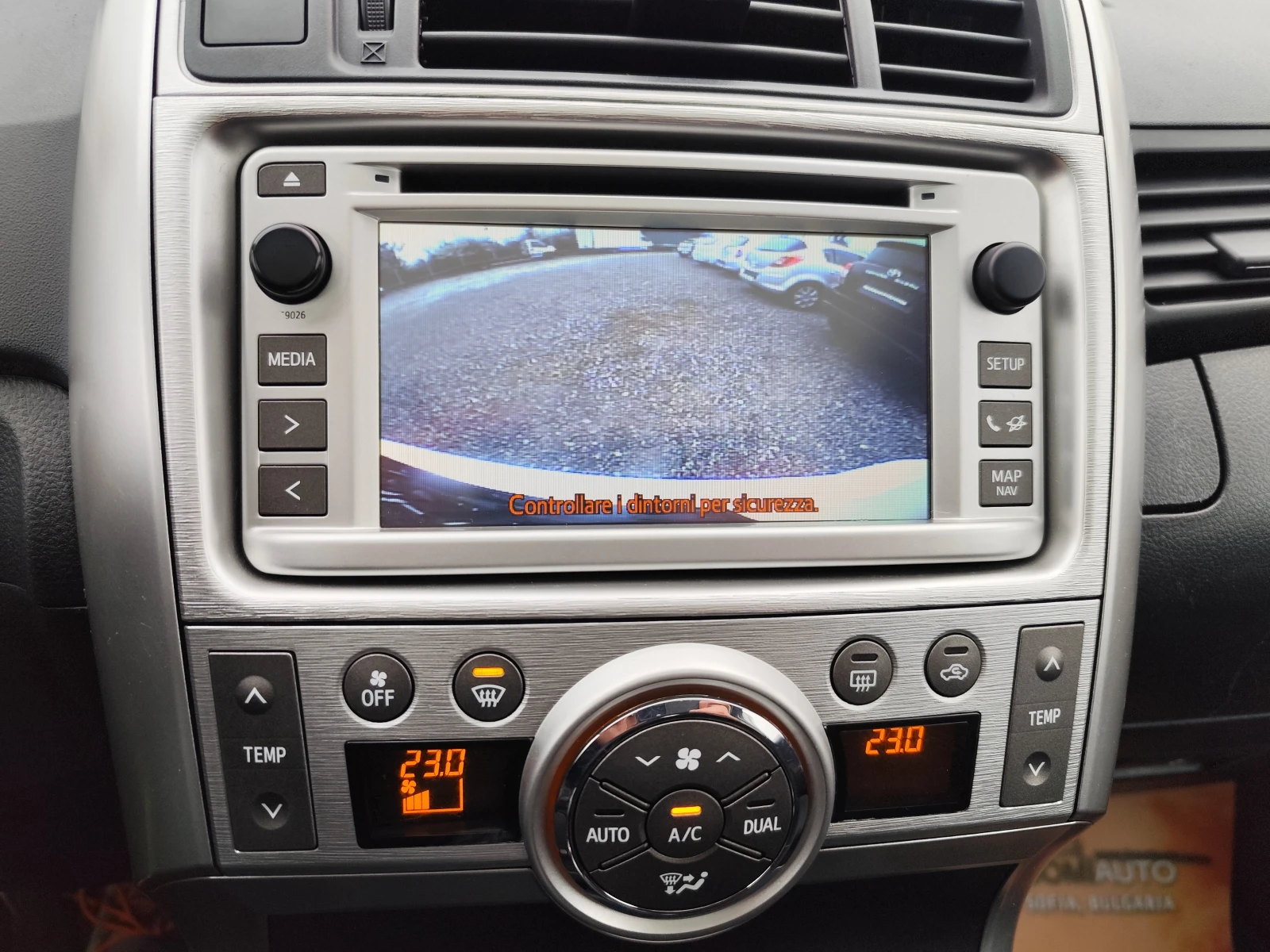 Toyota Verso 2.0D-4D * 7 МЕСТА* EURO5B * * KAMERA* PANORAMA* , снимка 9 - Автомобили и джипове - 54086913