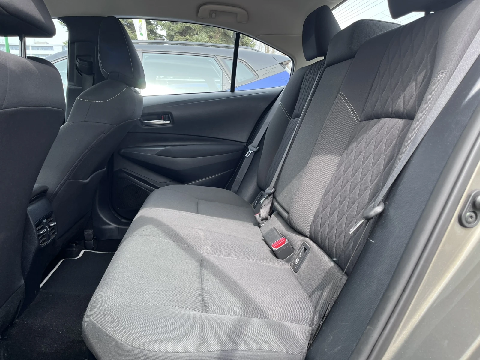 Toyota Corolla 1.5 TNGA, снимка 7 - Автомобили и джипове - 54203103