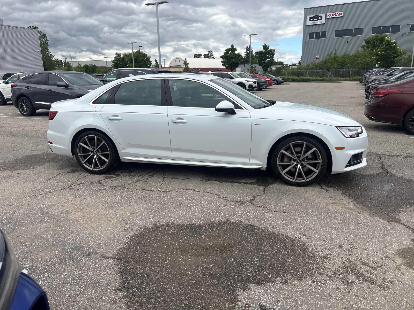 Audi A4 Technik * S-Line * 1 СОБСТВЕНИК * 2 KЛЮЧА, снимка 4 - Автомобили и джипове - 54964043
