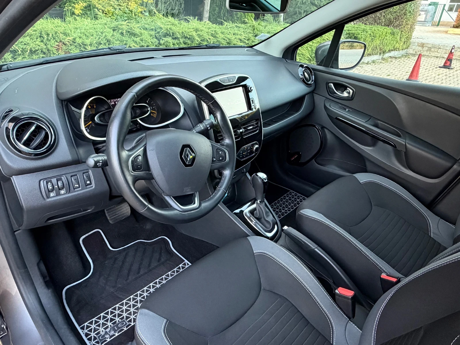 Renault Clio 1.2tce Automatic, снимка 8 - Автомобили и джипове - 55179977