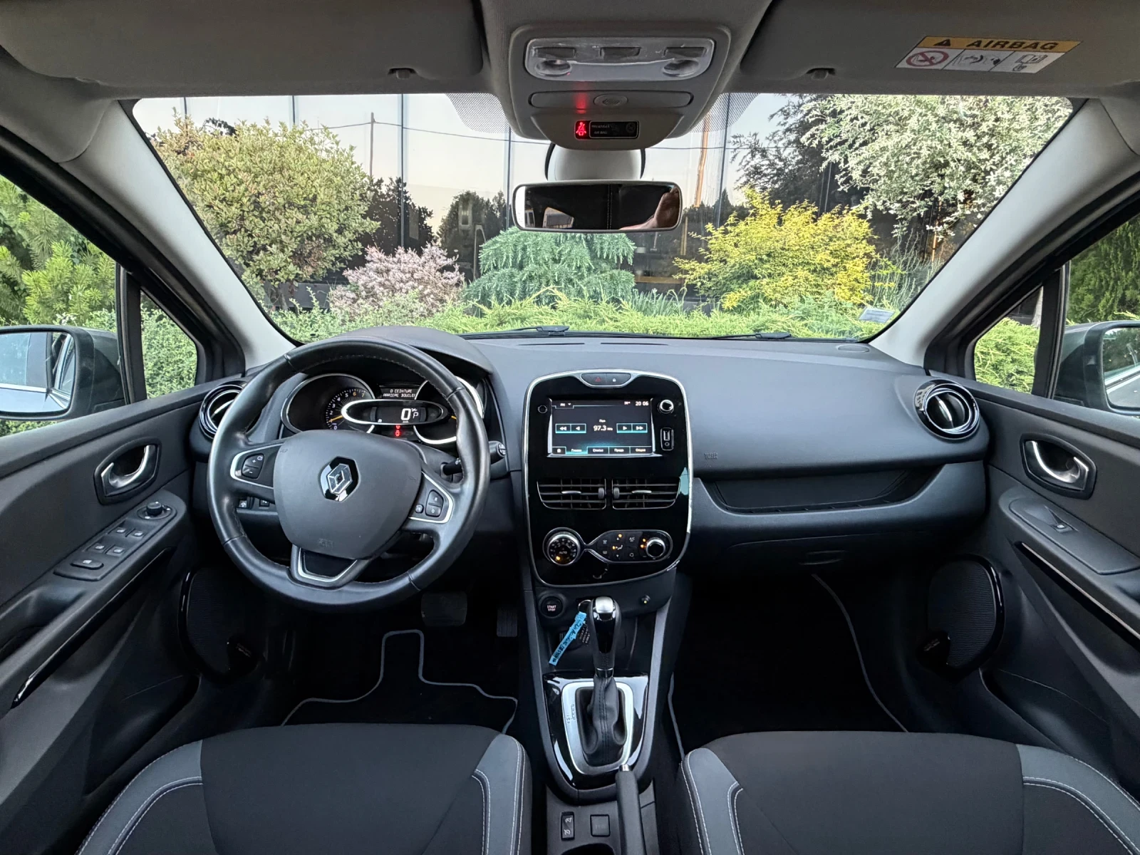 Renault Clio 1.2tce Automatic, снимка 9 - Автомобили и джипове - 55179977