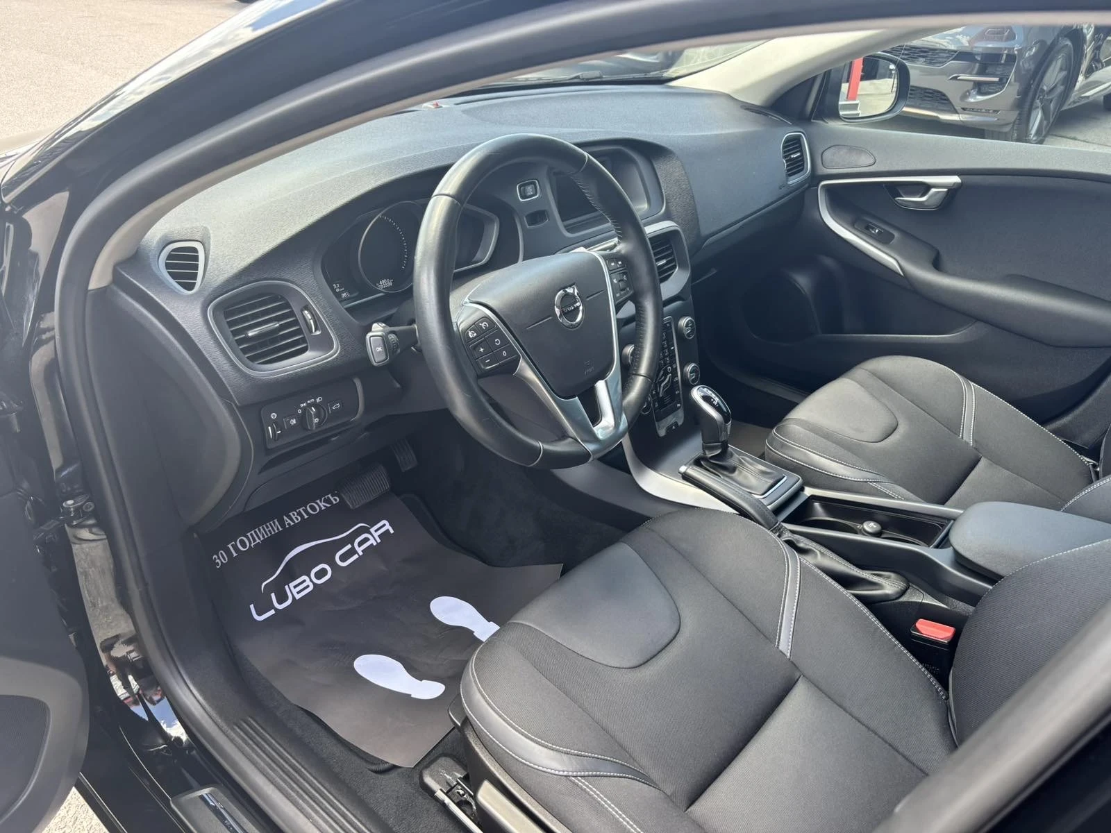 Volvo V40 2.0D-120kc.AUTOMATIK, снимка 8 - Автомобили и джипове - 55240643