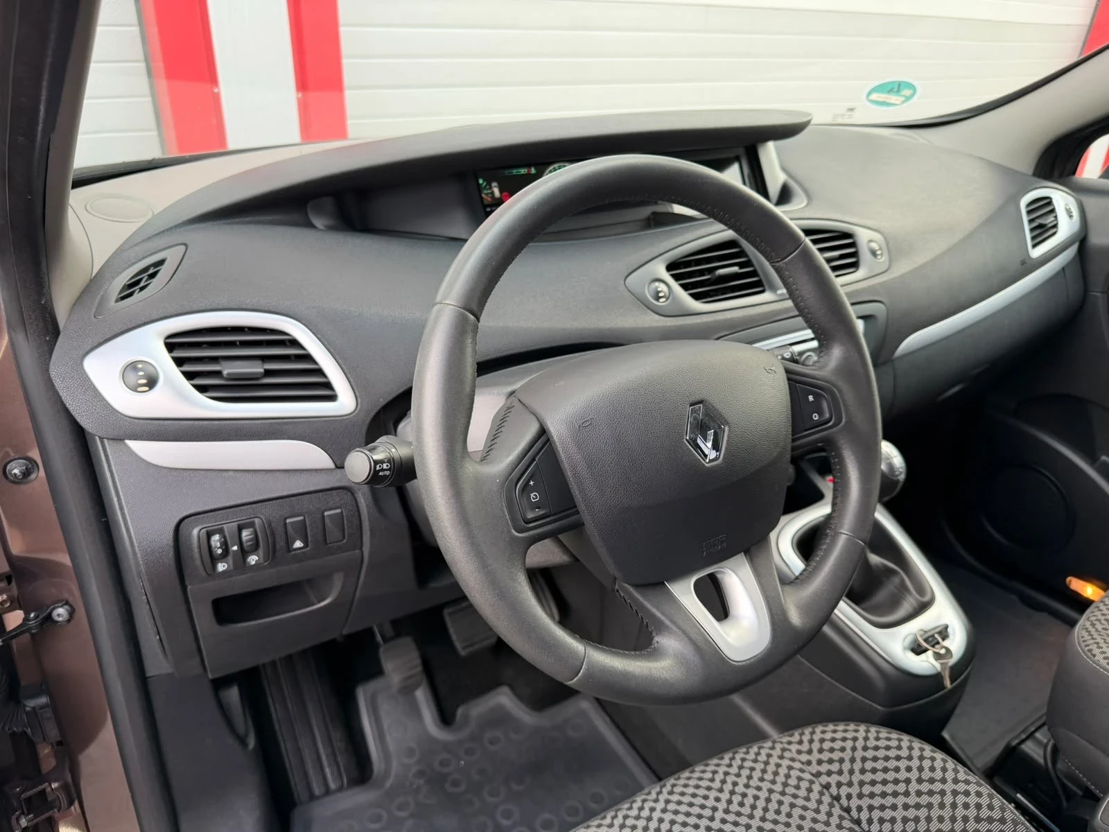 Renault Scenic 1.4TCE START STOP NAVI KLIMATRONIK 6-SPEED ЛИЗИНГ, снимка 13 - Автомобили и джипове - 55282476