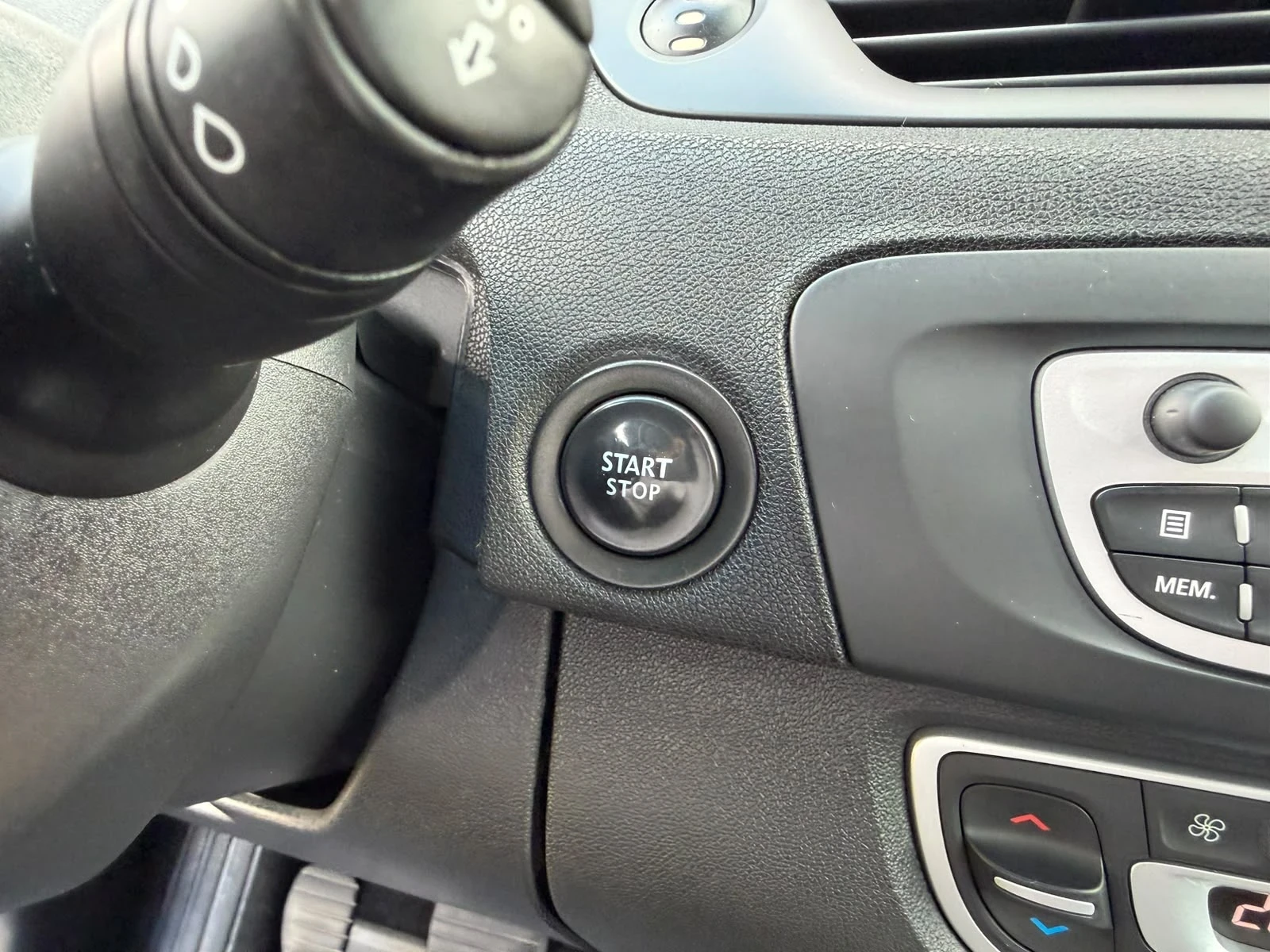 Renault Scenic 1.4TCE START STOP NAVI KLIMATRONIK 6-SPEED ЛИЗИНГ, снимка 16 - Автомобили и джипове - 55282476