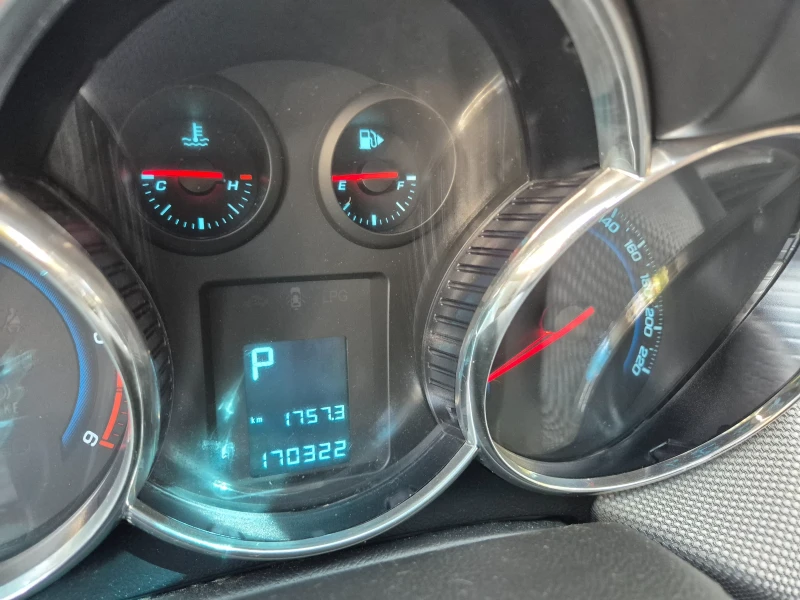 Chevrolet Cruze 2.0 CRDI 163k.с , снимка 10 - Автомобили и джипове - 52621894