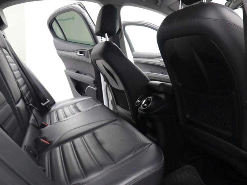 Alfa Romeo Stelvio, снимка 9 - Автомобили и джипове - 51193216