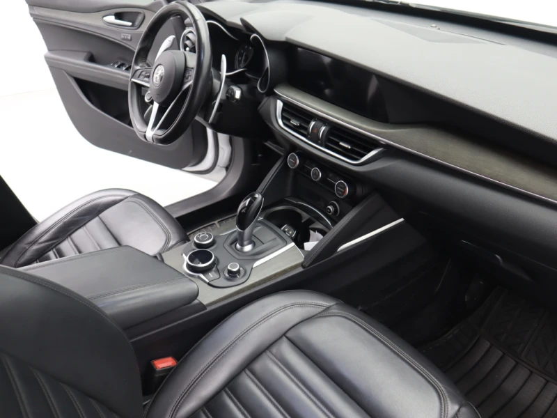 Alfa Romeo Stelvio, снимка 12 - Автомобили и джипове - 51193216
