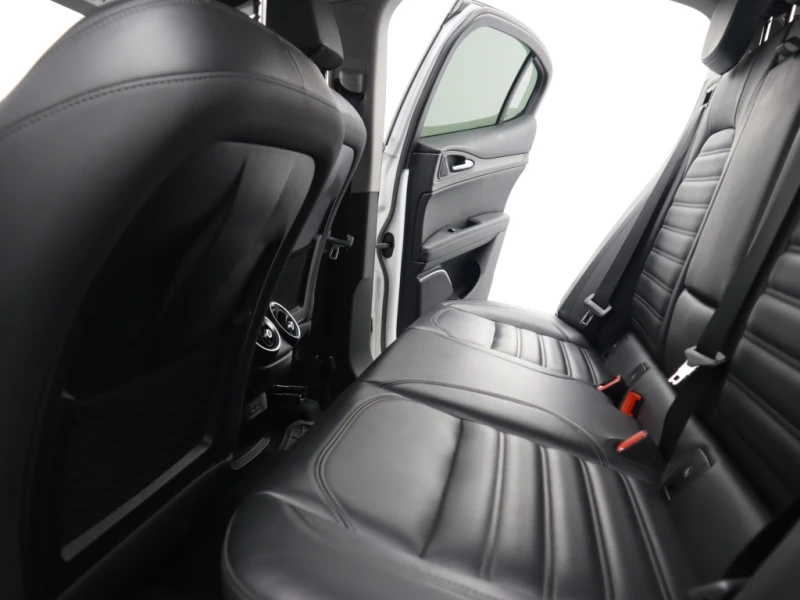 Alfa Romeo Stelvio, снимка 7 - Автомобили и джипове - 51193216